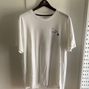Oakley White Hawaii location Short Sleeve Tee